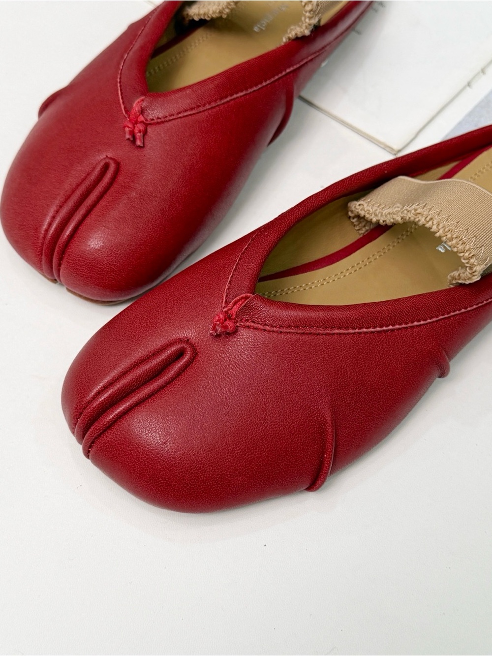 Maison Martin Margiela Red Leather Split-Toe Mules with Tan Strap - Picture 7 of 9